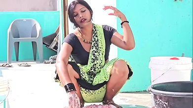 Indian desi lovers start full hard Hindi sex video inside the bus