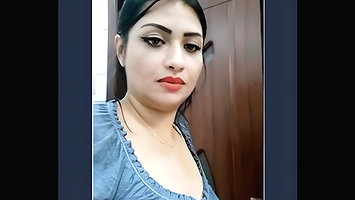 Desi Supr Beauty Cutie showing