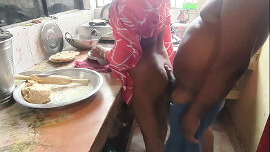 Village wali bhabhi ko kitchen me chodai kiya cooking time