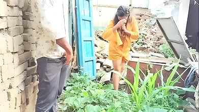 Stepsister went to the field to get vegetables and had sex with her stepbrother there, Outdoor Sex Hindi
