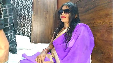 Stepbrother stepsister by showing a movie alone in the room Hindi Audio Brother ne sister’s film ke excuse pela