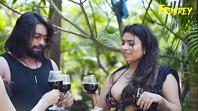 OUTDOOR THREESOME SEX IN SWIMING POOL