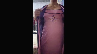 New hot video of hot sexy kitu bhabhi. Bhabhi made her brother-in-law excited by putting her pussy in front of him