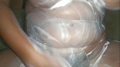 Neetu bhabhi fucking itself with cucumber. during bath