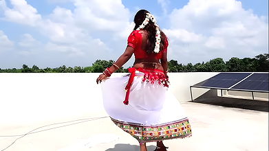 My stepsister finally agreed to show saree navel