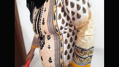 Young 18+ Hot BBW Satule Maa Ko Beta Ni Bed Room Par Chudai (Teen stepmother gets pregnant)