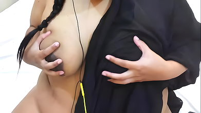 Video Call With Boyfriend – Dirty Hindi Talk & Boobs MMS lick India