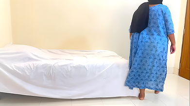 Thief Enters Housewife’s Room & Tries To Tie Her, But Hot Housewife caught him & tieds Hands, Then fucked him – Cowgirl