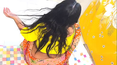 Jab Gujrati Saasuma Apni Baalon Mein Kanghe Karatee hue tab Damadji ne assi say chudai (Desi mother-in-law fucked by son-in-law)