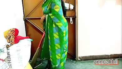 Indian desi kamwali bhabhi ko pata kr Gand mar di jb biwi gr pr nhi thi maid fuking clear hindi vioce