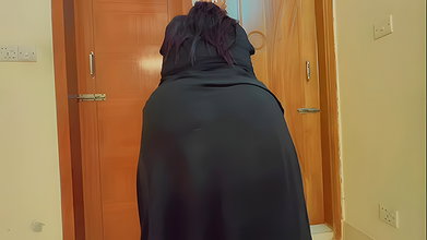Huge Hanging Fat Boobs & Big Ass Arab Hot Aunty Want Fuck From Neighbor when her Husband go to market!