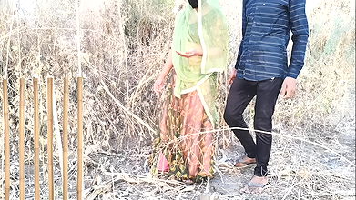 Gav ki Kamwali Bai ki jungle me Gand chudai Pesa dekar desi outdoor Anal Full Hindi