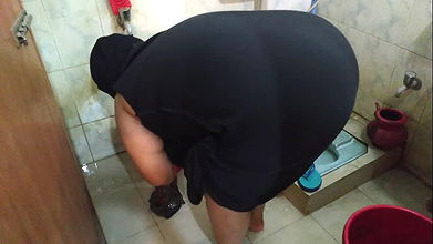 Friend’s Arab Wife Fucked By Best Friend in Bathroom, When She Washing Clothes (Big Ass & Huge Boobs Hot Muslim Housewife Sex)