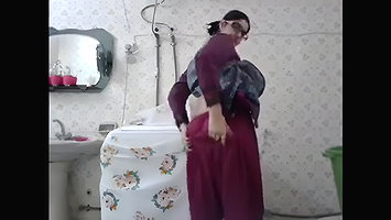 super hot gf in bathroom