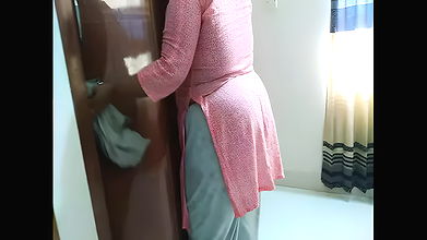 Dost kee Badi Gand Vale maan Ko choda Jab Dost ni Ghar par nahi tha – MILF Big Ass & Huge Boobs Fucking & Cum