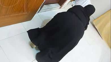 Big Ass & Huge Tits Arabian Teen 18+ Fucked By Indian Stepson When She Was Cleaning Room!