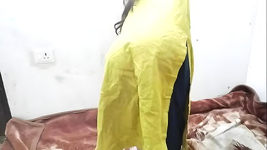 Kapde pahnte dekh step sister ko jabar dasti pel diya