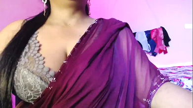 Desi Bhabhi Takes Out Her Juicy Boobs and Crushes Them