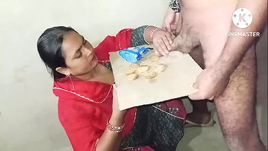 Desi girl eating sperm bhai ka lund chus kar mal nikala biscuit par chudai