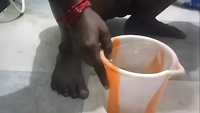 Toilet Pissing Hot Talking Bath Video