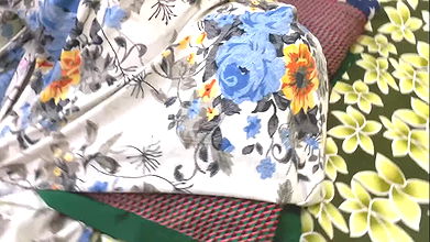 Suprise to Hindi audio-dewar The brother-in-law picked me up in his lap and turned my red