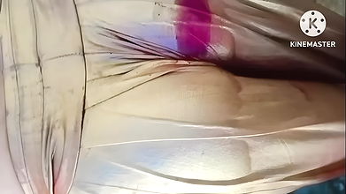 Seeing sister-in-law taking a bath, the diver hit her ass full hot bathing stepsister and fuck hard