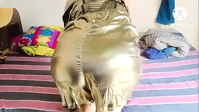 Seeing sister-in-law bathing, brother-in-law shook his launda kya mast si gaand thi full hot bathing stepsister and stepwriter