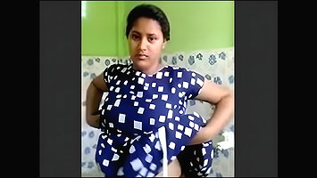 Hot face desi wife before bath