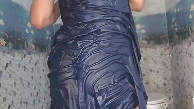 Priya Bhabhi’s Hot Ass In The Bath