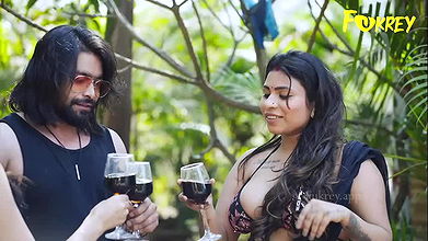 OUTDOOR THREESOME SEX IN SWIMING POOL