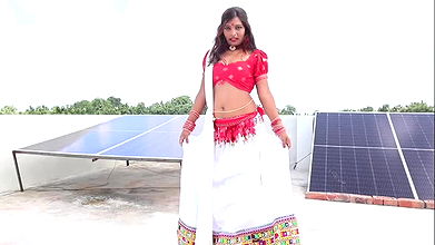 My stepsister finally agreed to show saree navel