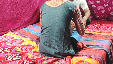 Master Sahab Ne Padhate Padhate apne Jawan Sexy Student Ke Dood Daba Diya