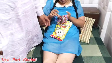 Jawaan Beti Ko Baap Ne Gift dene Ke Bhane Se Uski Garam Chut Ko Chod Kar Lal Kiya