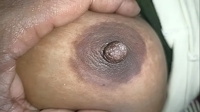 Girlfriend ko room me bulakar kissing kiya