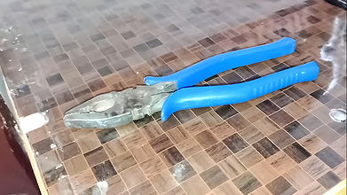 Electrician ka kala mota bada lund dekh bhabhi apne aap ko rok nhi payi HD clear hindi audio desi Indian porn sex video