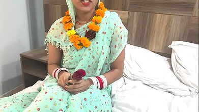 Sasur ne bahu ko khet dikhane ke bahane main dost ke room lejake bahu ke chudai kar dee