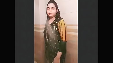 Desi sexy wife nude bath