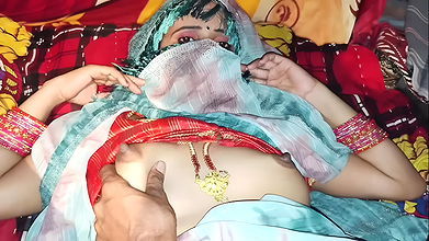 Beautiful Indian Bhabhi self fucking