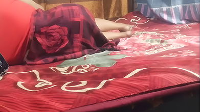 Finding the Beautiful Aunt Alone at Home, the Sister-in-law Forced Her to Fuck Him