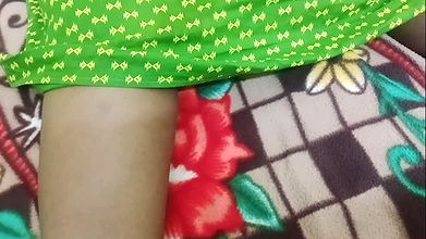 Tamil step sister spreads her hairy pussy and arouses the lust of Tamil brothers with clear tamil audio 100%