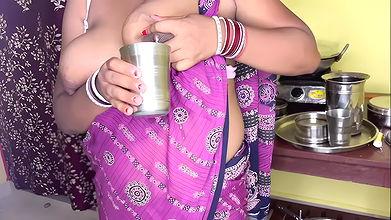 Satoli Ma ne Apne Dudh pilakar Apne Sautela Bete ko khush kiya