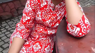 Public pickup Indian girl part 1