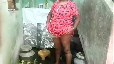 Priyanka aunty dress washing in bathroom sex