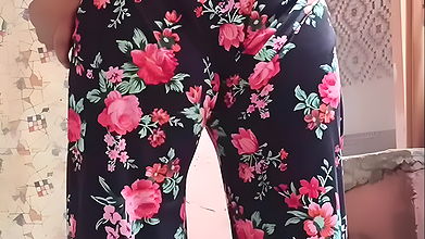 Pooja bhabhi pisaab kar karas karsu daain