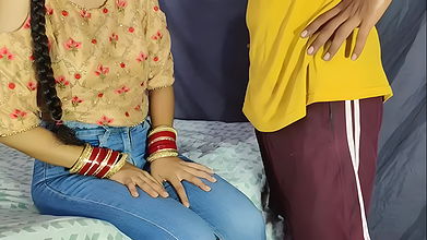 Mukul ne apni indu chachi ko khub pela