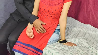 Jawan ladaki dost ko pakad ke pel diya