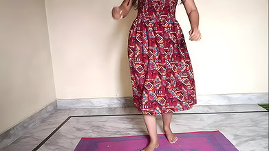 Indian girl dancing and rubbing her round ass in front of her bf