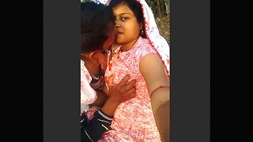 Desi bhabi Outdoor fun
