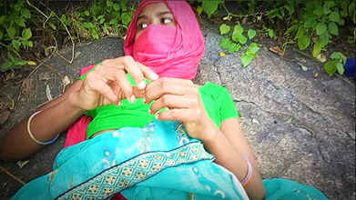 Desi Girl Coming Forest Village Area Sex – Desi Bhabhi In Forest Fucking Hot Look – Outdoor Jangle Sex In Hindi