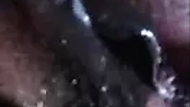 Desi chut se safed safed natural paani nikal raha hai ,, wah kirna testy hai